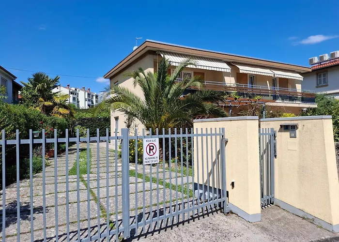 Apartments Orange Lovran