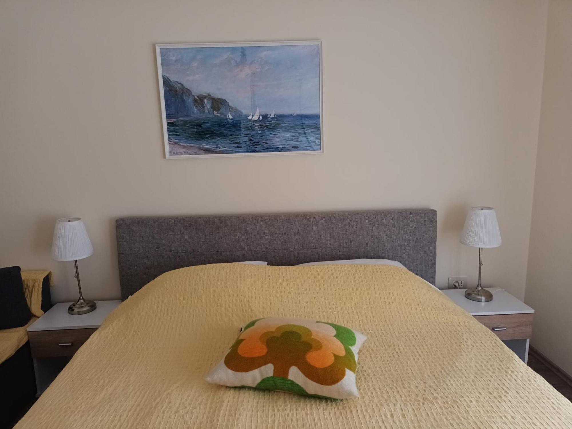 Orange *