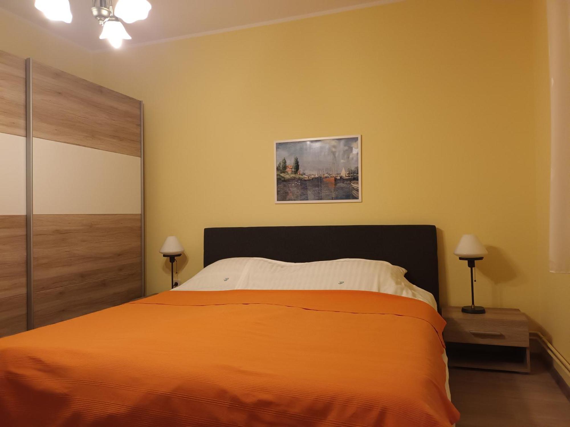 Orange *